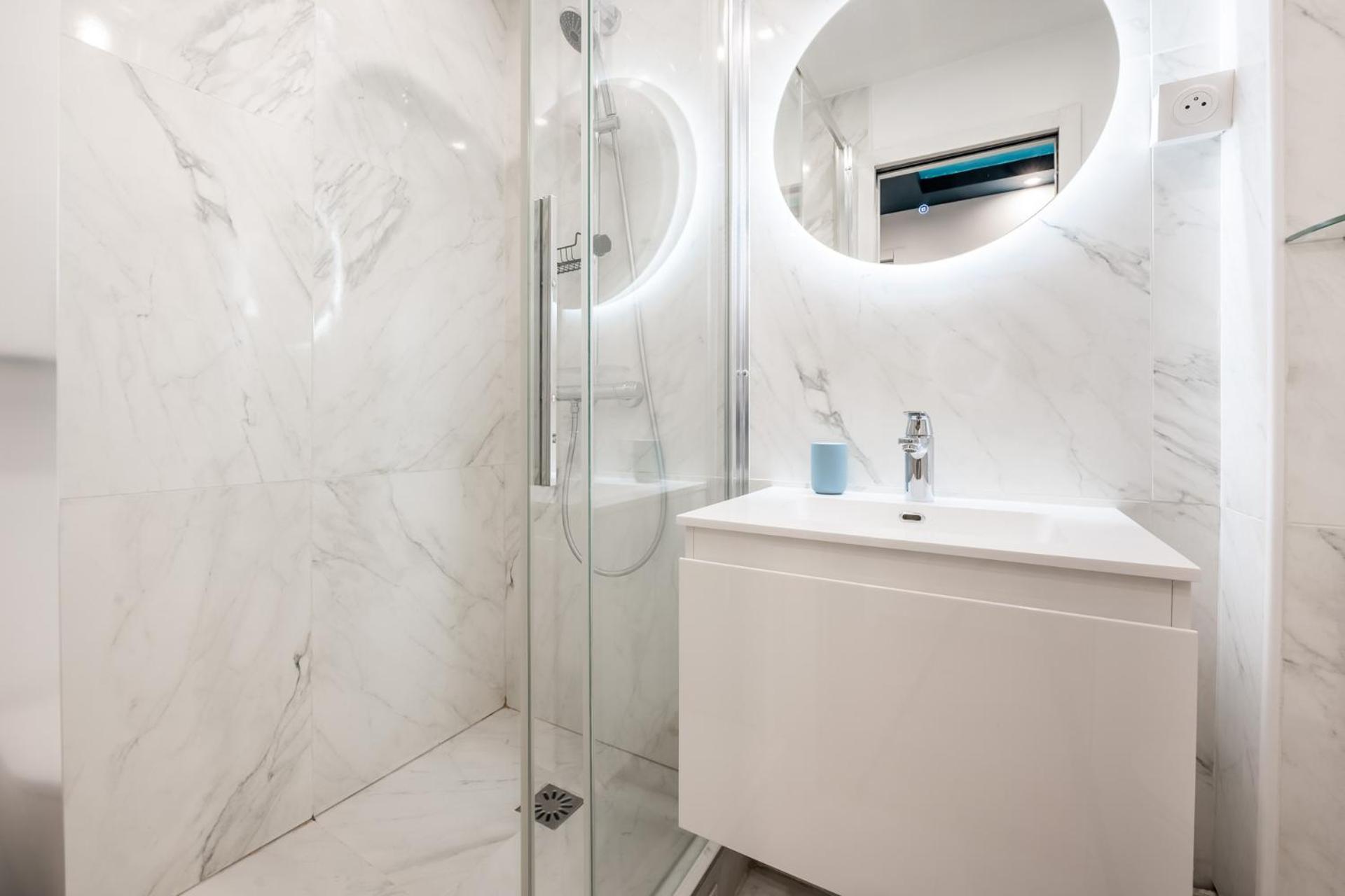 Charming Parisian Home Away From Home In The Heart Of ปารีส ภายนอก รูปภาพ